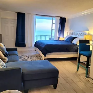 Direct Oceanfront With Balcony Apartment